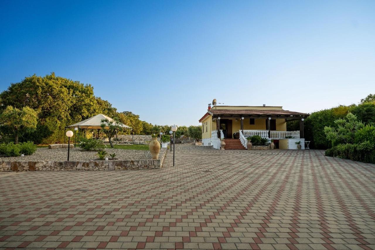 Villa Patrizia-Luxury Villa Mottola Buitenkant foto